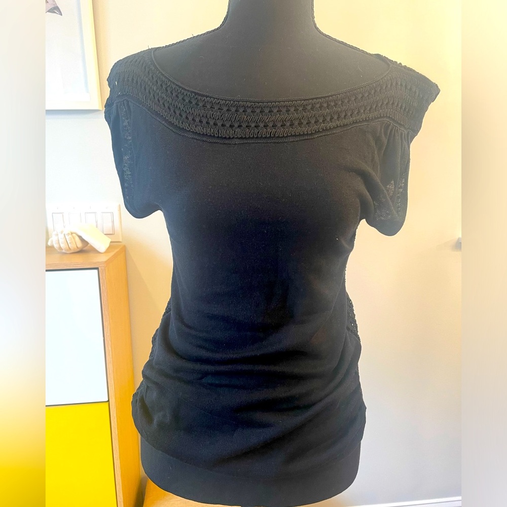 Banana Republic black, sleeveless blouse; size S